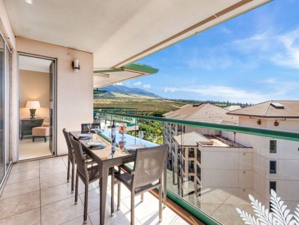 Sky-High Luxury: Maui Oceanfront Retreat with Stunning Views