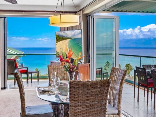 Sky-High Luxury: Maui Oceanfront Retreat with Stunning Views