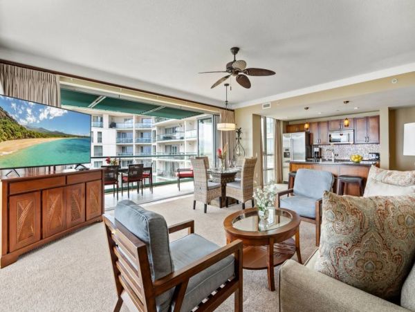 Sky-High Luxury: Maui Oceanfront Retreat with Stunning Views