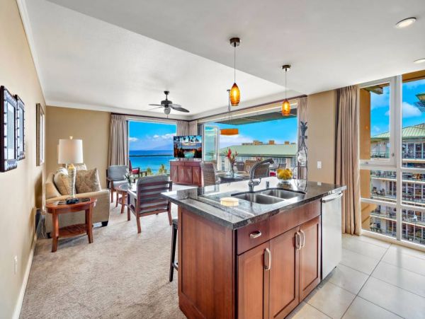 Sky-High Luxury: Maui Oceanfront Retreat with Stunning Views