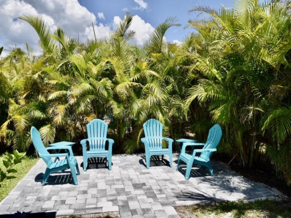 Lovely 2 Bedroom Vacation Rental Short Walk to Beach