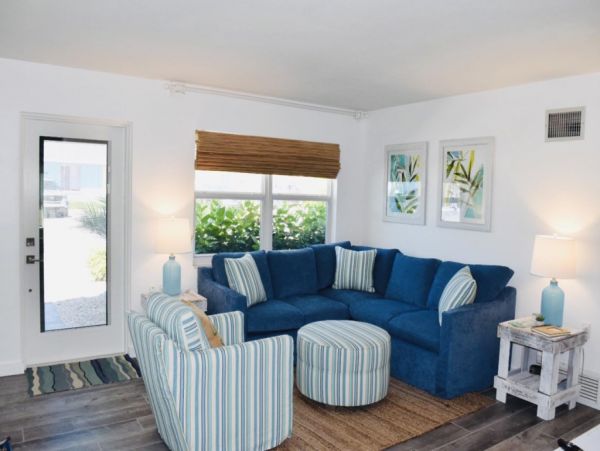 Lovely 2 Bedroom Vacation Rental Short Walk to Beach