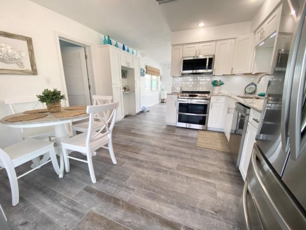 Lovely 2 Bedroom Vacation Rental Short Walk to Beach