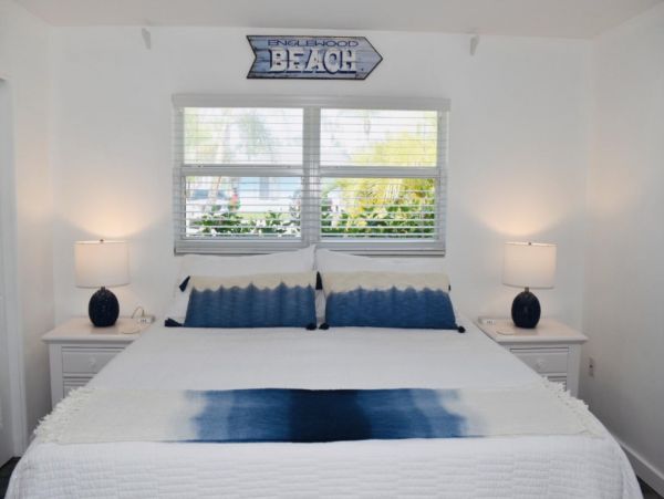 Lovely 2 Bedroom Vacation Rental Short Walk to Beach