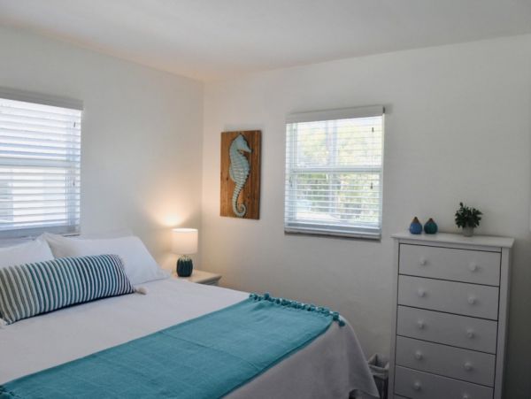 Lovely 2 Bedroom Vacation Rental Short Walk to Beach