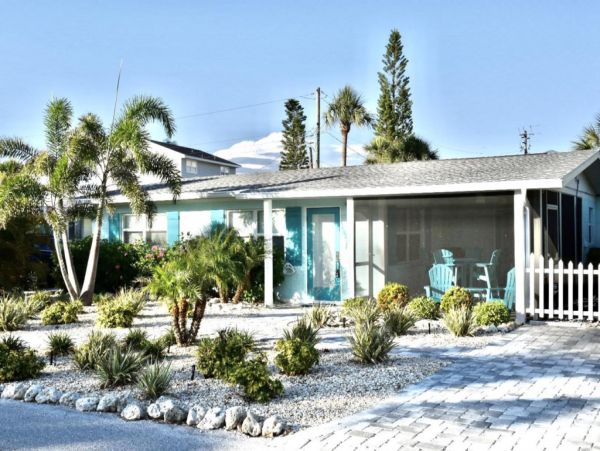 Lovely 2 Bedroom Vacation Rental Short Walk to Beach