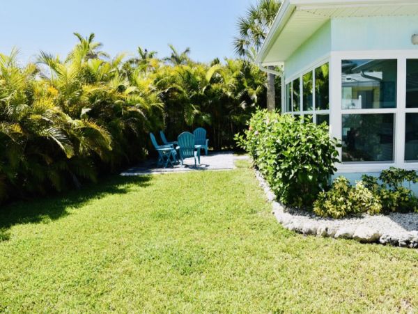 Lovely 2 Bedroom Vacation Rental Short Walk to Beach