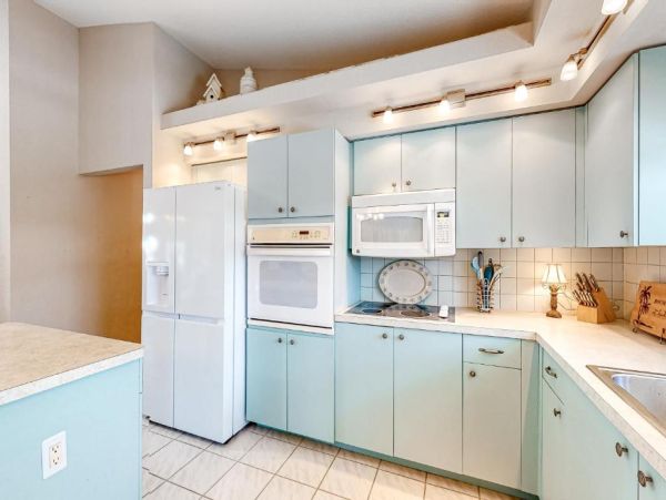 Cape Coral Canal-Front Vacation Rental 3-Bedroom Home with Private Pool & Gulf Access