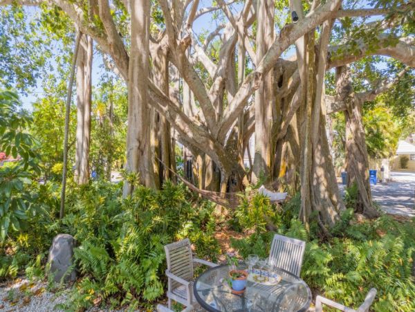 Waterfront Three Bedroom Vacation Rental in Siesta Key