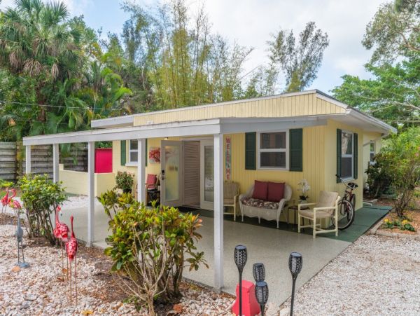 Waterfront Three Bedroom Vacation Rental in Siesta Key