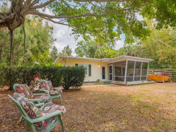 Waterfront Three Bedroom Vacation Rental in Siesta Key