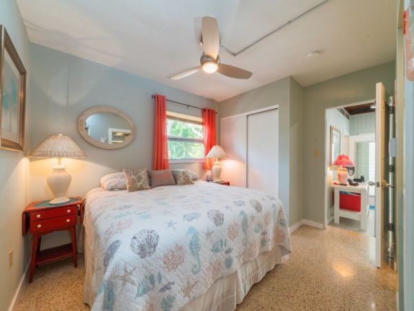 Waterfront Three Bedroom Vacation Rental in Siesta Key