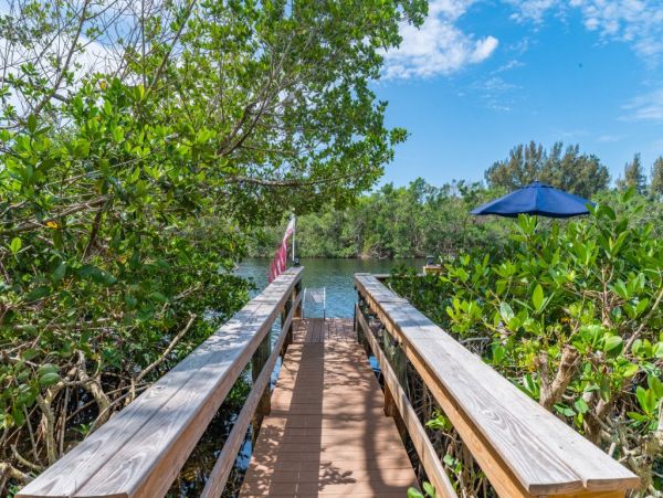 Waterfront Three Bedroom Vacation Rental in Siesta Key