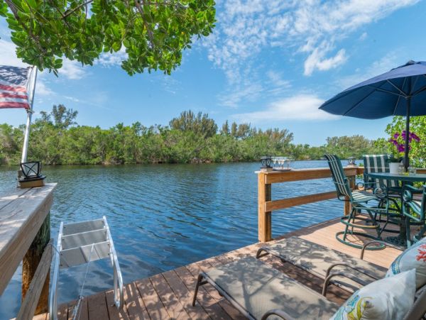 Waterfront Three Bedroom Vacation Rental in Siesta Key