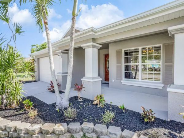 Luxury Four Bedroom Vacation Home with Screened Pool in Cape Coral