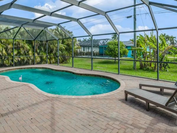 Luxury Four Bedroom Vacation Home with Screened Pool in Cape Coral