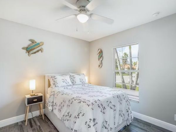Luxury Four Bedroom Vacation Home with Screened Pool in Cape Coral