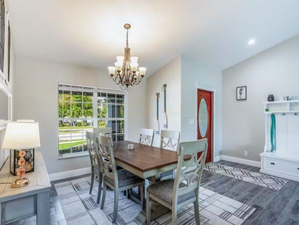 Luxury Four Bedroom Vacation Home with Screened Pool in Cape Coral