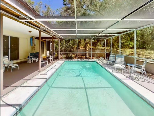 Your Perfect Getaway with 3-Bedrooms and Pool in Tarpon Springs
