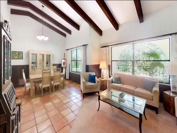 Your Perfect Getaway with 3-Bedrooms and Pool in Tarpon Springs