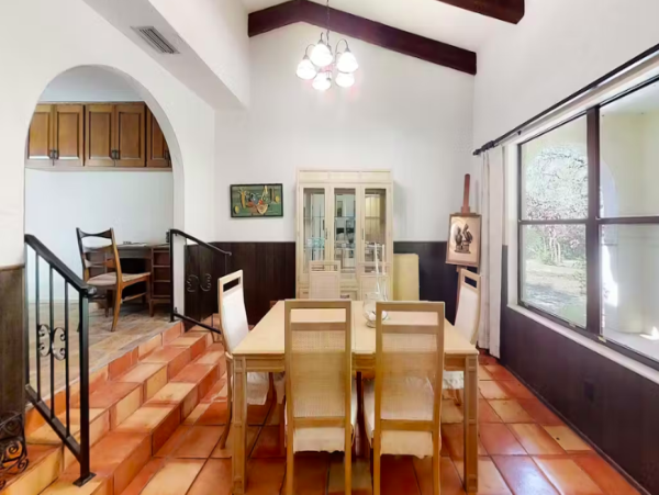 Your Perfect Getaway with 3-Bedrooms and Pool in Tarpon Springs