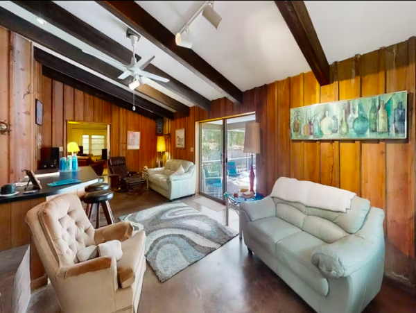 Your Perfect Getaway with 3-Bedrooms and Pool in Tarpon Springs