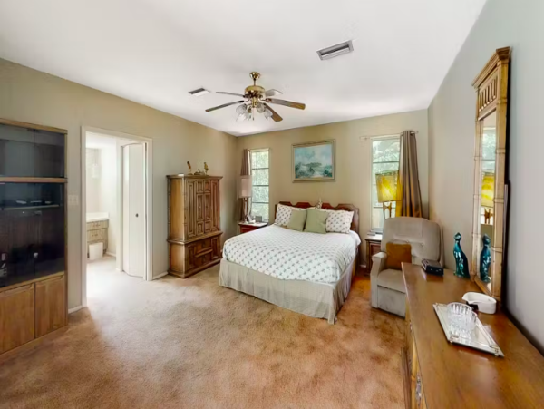 Your Perfect Getaway with 3-Bedrooms and Pool in Tarpon Springs