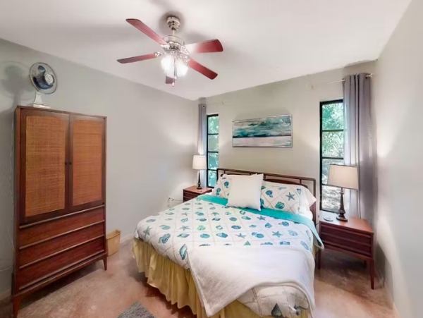 Your Perfect Getaway with 3-Bedrooms and Pool in Tarpon Springs