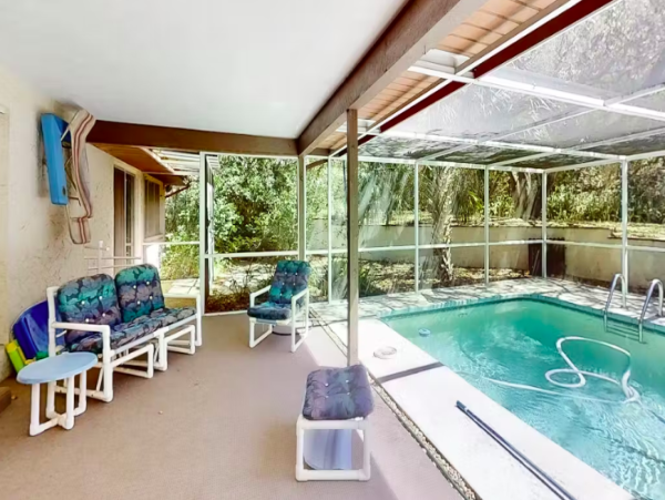 Your Perfect Getaway with 3-Bedrooms and Pool in Tarpon Springs