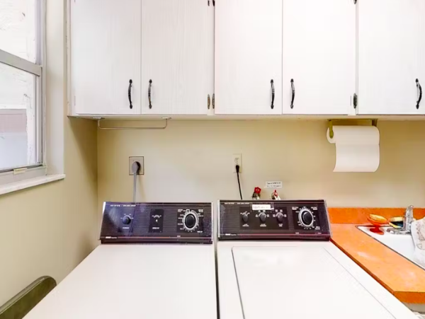 Your Perfect Getaway with 3-Bedrooms and Pool in Tarpon Springs