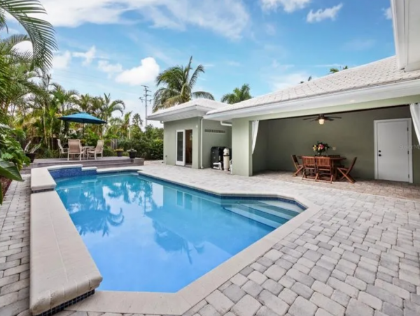 Beautiful 4 Bedroom Vacation Home with Private Pool