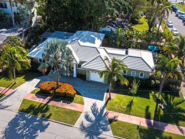 Beautiful 4 Bedroom Vacation Home with Private Pool