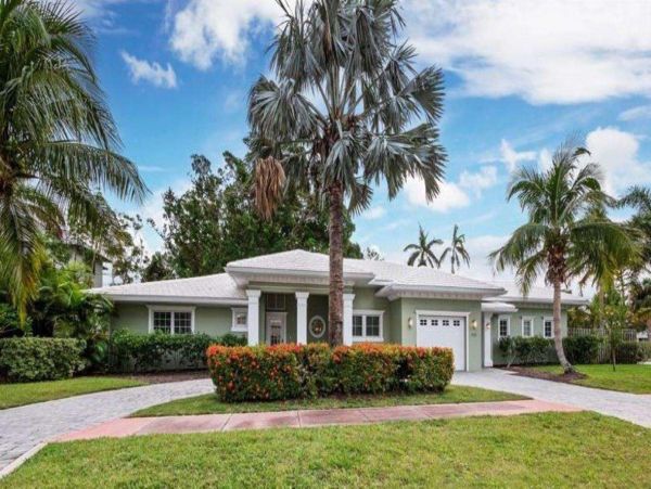 Beautiful 4 Bedroom Vacation Home with Private Pool