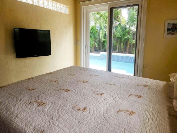 Beautiful 4 Bedroom Vacation Home with Private Pool