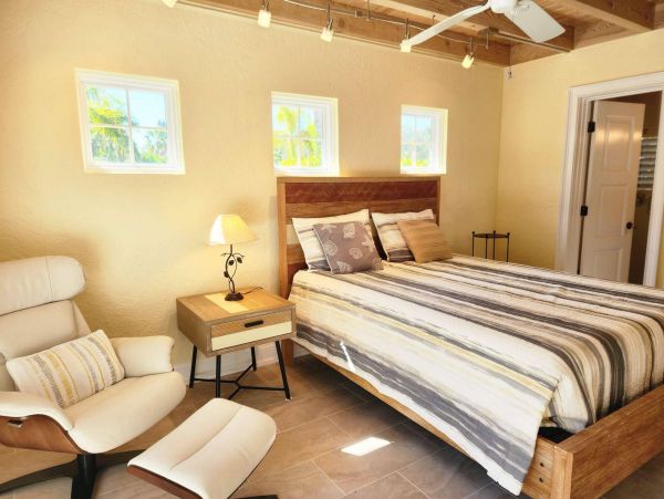 Beautiful 4 Bedroom Vacation Home with Private Pool