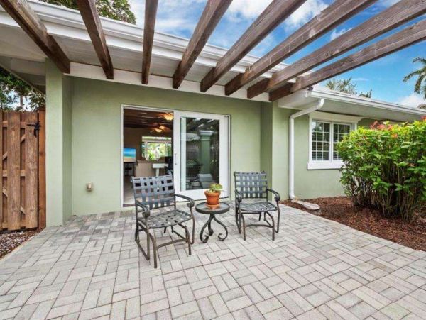 Beautiful 4 Bedroom Vacation Home with Private Pool