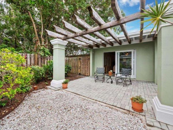 Beautiful 4 Bedroom Vacation Home with Private Pool