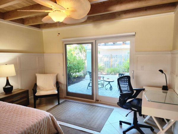 Beautiful 4 Bedroom Vacation Home with Private Pool