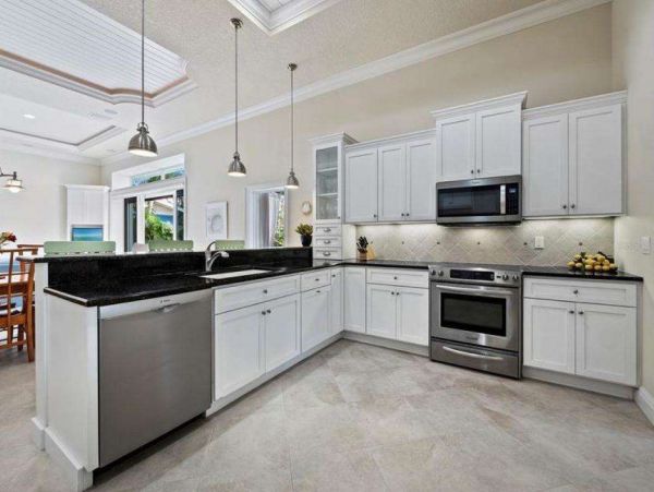Beautiful 4 Bedroom Vacation Home with Private Pool