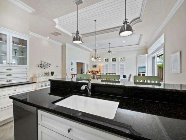 Beautiful 4 Bedroom Vacation Home with Private Pool