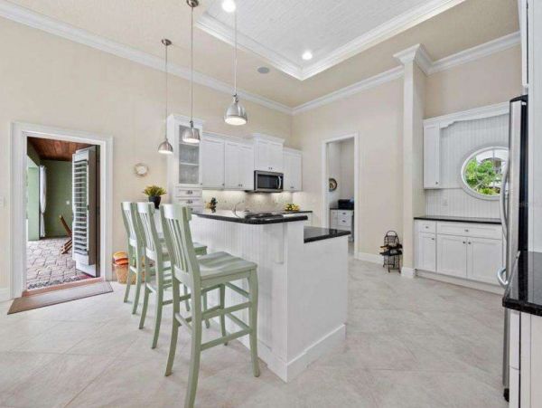 Beautiful 4 Bedroom Vacation Home with Private Pool