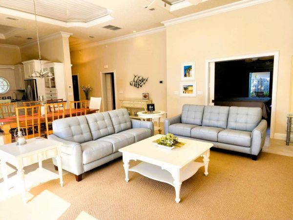Beautiful 4 Bedroom Vacation Home with Private Pool