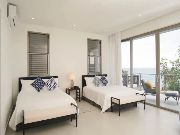 Luxury Vacation Rental with 10 Bedrooms Located on the Beach
