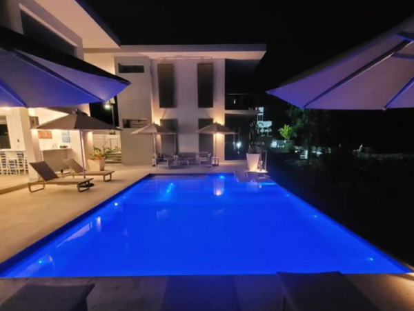 Luxury Vacation Rental with 10 Bedrooms Located on the Beach