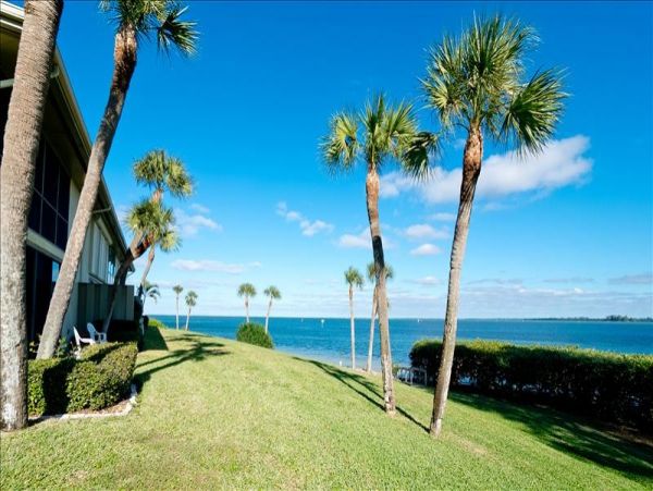 Enjoy Tranquility 2BR/2BA Condo with Great Views of Tampa Bay