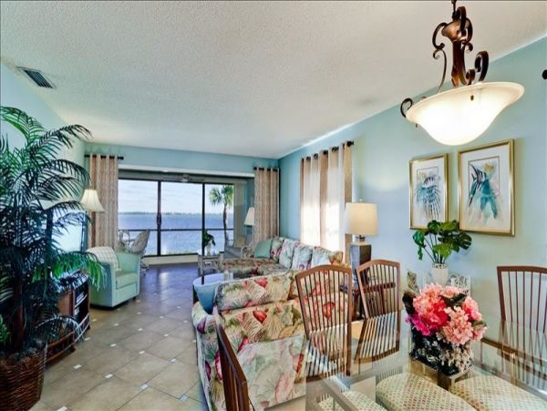 Enjoy Tranquility 2BR/2BA Condo with Great Views of Tampa Bay
