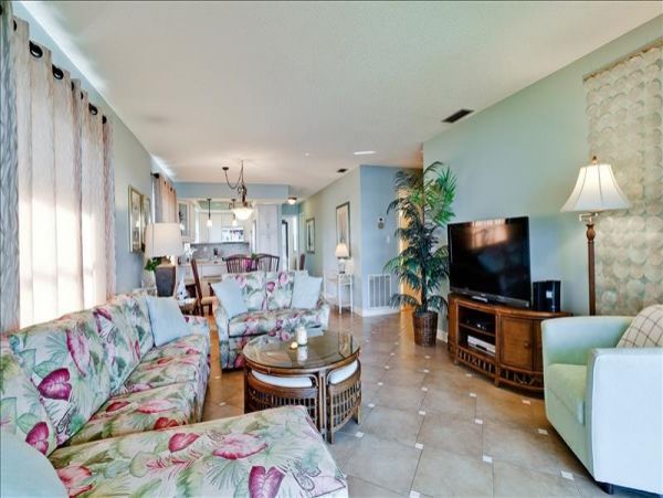 Enjoy Tranquility 2BR/2BA Condo with Great Views of Tampa Bay