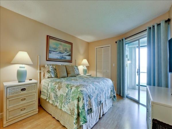 Enjoy Tranquility 2BR/2BA Condo with Great Views of Tampa Bay