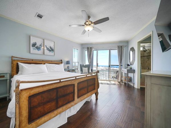 Gulf-Front Duplex in Destin: Perfect for Large Groups with Stunning Gulf Views