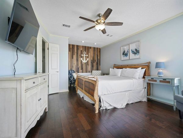 Gulf-Front Duplex in Destin: Perfect for Large Groups with Stunning Gulf Views